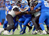 DETROIT,MICHIGAN-NOVEMBER17:  Running back David Montgomery (5) of the Detroit Lions carries the ball during a game between the Detroit Lion...