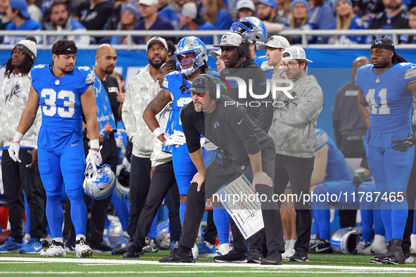 DETROIT,MICHIGAN-NOVEMBER17:  Detroit Lions head coach Dan Campbell looks on from the sidelines during a game between the Detroit Lions and...