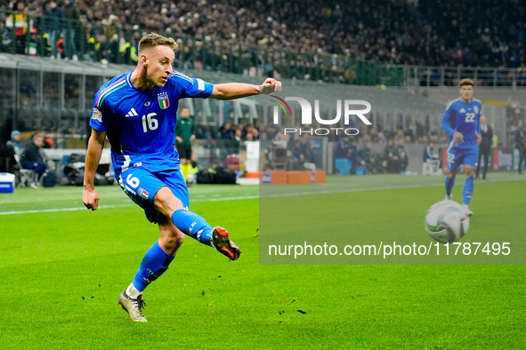 Davide Frattesi of Italy during the UEFA Nations League 2024/25 League A Group 2 match between Italy and France at Stadio Giuseppe Meazza on...