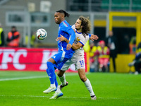 Destiny Udogie of Italy and Matteo Guendouzi of France compete for the ball during the UEFA Nations League 2024/25 League A Group 2 match be...