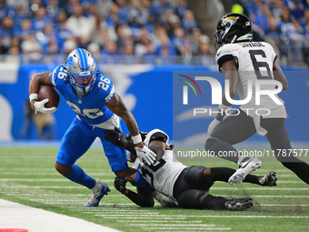 DETROIT,MICHIGAN-November 17: Detroit Lions running back Jahmyr Gibbs (26) runs the ball against Jacksonville Jaguars cornerback Montaric Br...