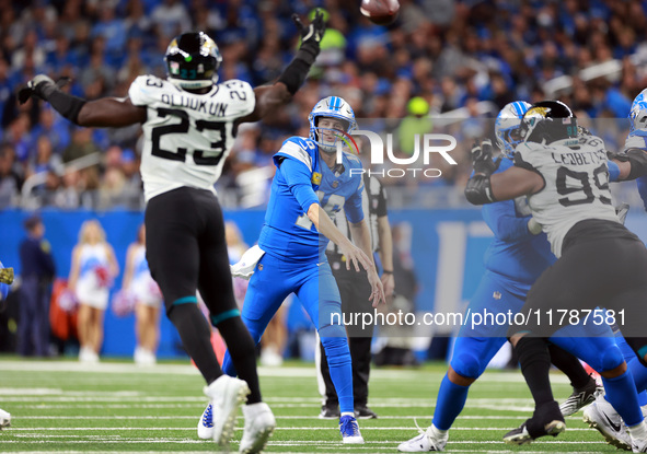 DETROIT,MICHIGAN-NOVEMBER17:  Quarterback Jared Goff (16) of the Detroit Lions passes the ball during a game between the Detroit Lions and t...