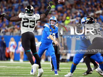 DETROIT,MICHIGAN-NOVEMBER17:  Quarterback Jared Goff (16) of the Detroit Lions passes the ball during a game between the Detroit Lions and t...