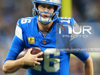 DETROIT,MICHIGAN-NOVEMBER17:  Quarterback Jared Goff (16) of the Detroit Lions runs the ball during a game between the Detroit Lions and the...