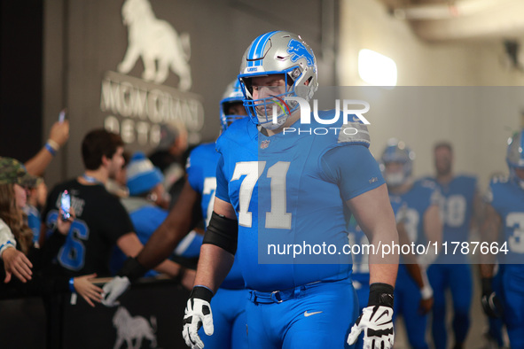 DETROIT,MICHIGAN-November 17: Detroit Lions guard Kevin Zeitler (71) heads to the field in the tunnel during an NFL football game between th...