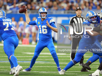 DETROIT,MICHIGAN-NOVEMBER17:  Quarterback Jared Goff (16) of the Detroit Lions goes to pass the ball during a game between the Detroit Lions...