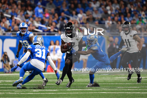 DETROIT,MICHIGAN-November 17: Jacksonville Jaguars wide receiver Brian Thomas Jr. (7) runs the ball during the second half of an NFL footbal...