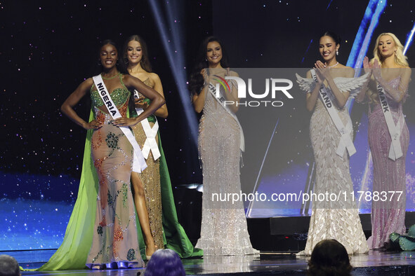 (L-R) Miss Nigeria Chidimma Adetshina, Miss Russia Valentina Alekseeva, Miss Chile Emilia Dides, Miss Thailand Opal Suchata Chuangsri, and M...