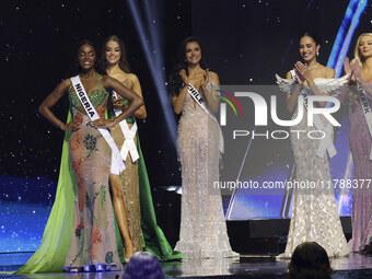 (L-R) Miss Nigeria Chidimma Adetshina, Miss Russia Valentina Alekseeva, Miss Chile Emilia Dides, Miss Thailand Opal Suchata Chuangsri, and M...