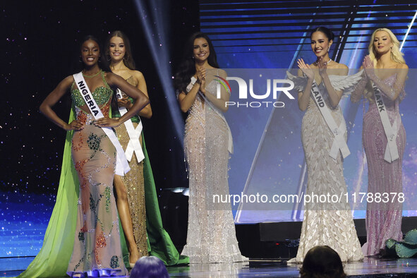 (L-R) Miss Nigeria Chidimma Adetshina, Miss Russia Valentina Alekseeva, Miss Chile Emilia Dides, Miss Thailand Opal Suchata Chuangsri, and M...