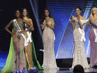 (L-R) Miss Nigeria Chidimma Adetshina, Miss Russia Valentina Alekseeva, Miss Chile Emilia Dides, Miss Thailand Opal Suchata Chuangsri, and M...