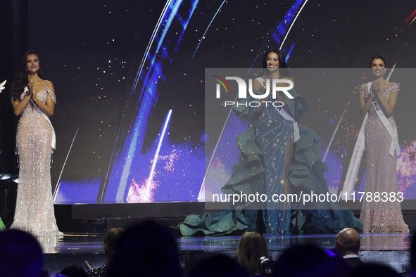 (L-R) Miss Chile Emilia Dides, Miss Canada Ashley Callingbull, Miss Canada Ashley Callingbull, and Miss Peru Tatiana Calmell participate in...