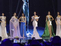 (L-R) Miss Venezuela Ileana Marquez, Miss Argentina Magali Benejam, Miss Puerto Rico Jennifer Colin, Miss Thailand Opal Suchata Chuangsri, M...