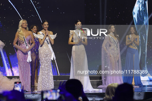 (L-R) Miss Denmark Victoria Kjaer Theilvig, Miss Thailand Opal Suchata, Miss Venezuela Ileana Marquez, Miss Argentina Magali Benejam, and Mi...