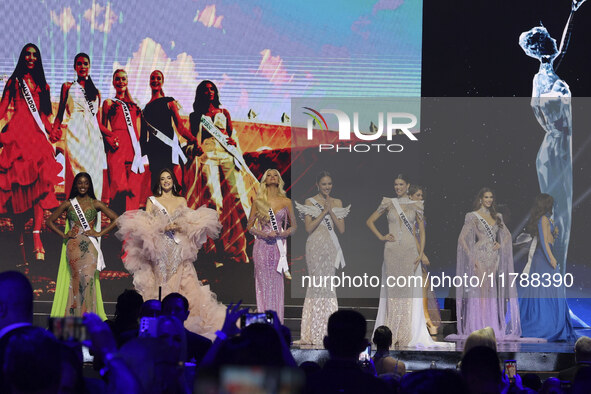 (L-R) Miss Nigeria Chidimma Adetshina, Miss Mexico Maria Fernanda Beltran, Miss Denmark Victoria Kjaer Theilvi, Miss Thailand Opal Suchata C...