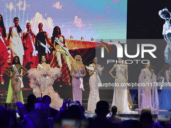 (L-R) Miss Nigeria Chidimma Adetshina, Miss Mexico Maria Fernanda Beltran, Miss Denmark Victoria Kjaer Theilvi, Miss Thailand Opal Suchata C...