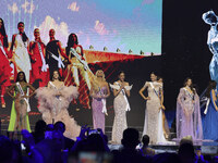 (L-R) Miss Nigeria Chidimma Adetshina, Miss Mexico Maria Fernanda Beltran, Miss Denmark Victoria Kjaer Theilvi, Miss Thailand Opal Suchata C...