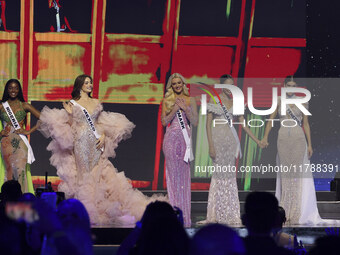 (L-R) Miss Nigeria Chidimma Adetshina, Miss Mexico Maria Fernanda Beltran, Miss Denmark Victoria Kjaer Theilvi, Miss Thailand Opal Suchata C...