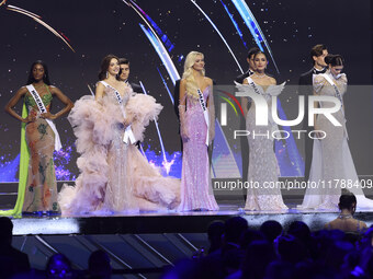 (L-R) Miss Nigeria Chidimma Adetshina, Miss Mexico Maria Fernanda Beltran, Miss Denmark Victoria Kjaer Theilvi, Miss Thailand Opal Suchata C...