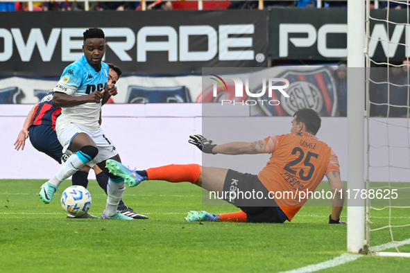 Goalkeeper Gaston Gomez of San Lorenzo competes for the ball against Jonathan Carbonero of Racing Club during a Liga Profesional 2024 match...