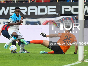 Goalkeeper Gaston Gomez of San Lorenzo competes for the ball against Jonathan Carbonero of Racing Club during a Liga Profesional 2024 match...