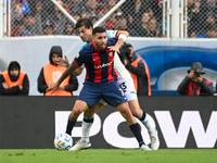 Nahuel Bustos of San Lorenzo competes for the ball against Santiago Sosa of Racing Club during a Liga Profesional 2024 match between San Lor...