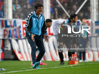 Gustavo Costas, coach of Racing Club, gives instructions to his team players during a Liga Profesional 2024 match between San Lorenzo and Ra...