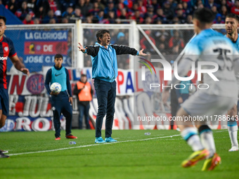 Gustavo Costas, coach of Racing Club, gives instructions to his team players during a Liga Profesional 2024 match between San Lorenzo and Ra...