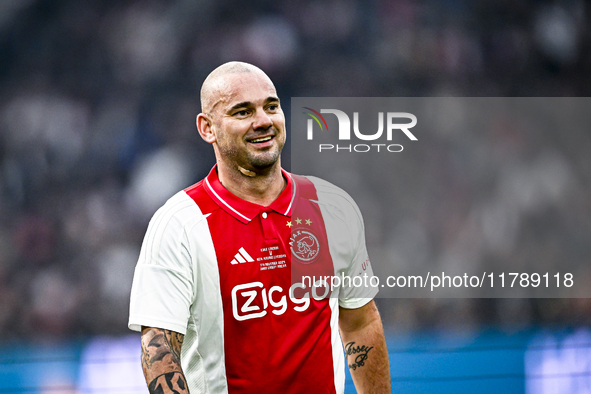 AFC Ajax Amsterdam legend Wesley Sneijder plays during the match between Ajax Legends and Real Madrid Legends at the Johan Cruijff ArenA in...