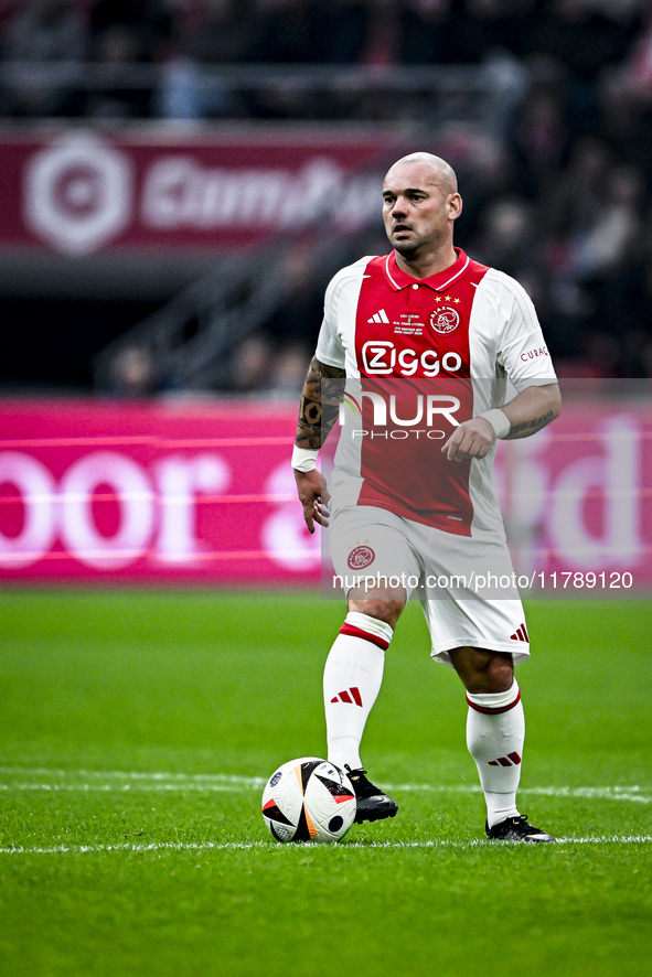 AFC Ajax Amsterdam legend Wesley Sneijder plays during the match between Ajax Legends and Real Madrid Legends at the Johan Cruijff ArenA in...