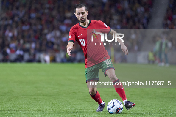 Bernardo Silva of Portugal is in action during the UEFA Nations League 2024/25 League A Group A1 match between Portugal and Poland at Estadi...