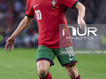 Bernardo Silva of Portugal is in action during the UEFA Nations League 2024/25 League A Group A1 match between Portugal and Poland at Estadi...