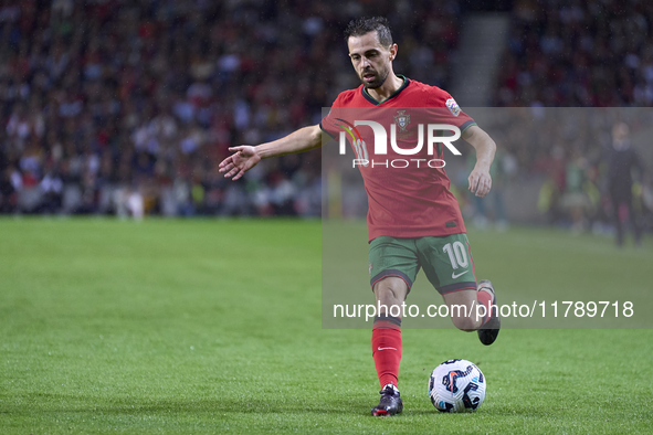 Bernardo Silva of Portugal is in action during the UEFA Nations League 2024/25 League A Group A1 match between Portugal and Poland at Estadi...