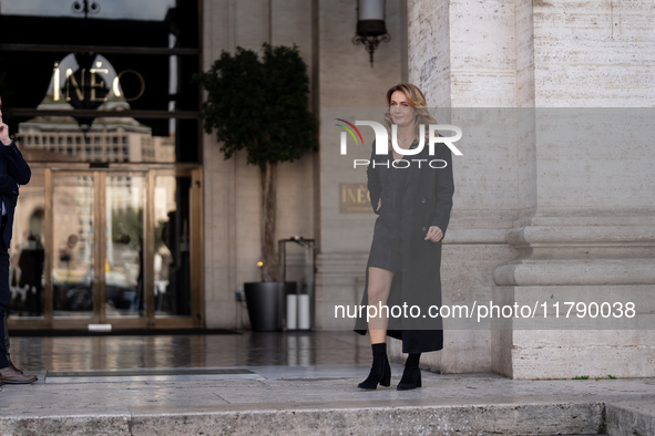 Lucia Mascino attends the ''Una Terapia Di Gruppo'' photocall at The Space Cinema Moderno in Rome, Italy, on November 18, 2024. 