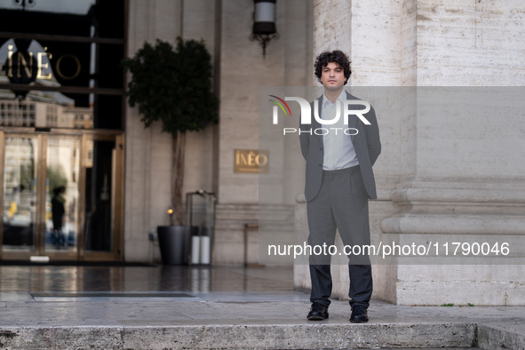 Leo Gassmann attends the ''Una Terapia Di Gruppo'' photocall at The Space Cinema Moderno in Rome, Italy, on November 18, 2024. 