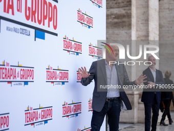 Claudio Bisio attends the ''Una Terapia Di Gruppo'' photocall at The Space Cinema Moderno in Rome, Italy, on November 18, 2024. (