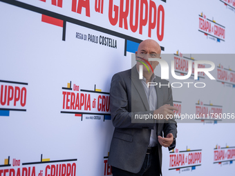 Claudio Bisio attends the ''Una Terapia Di Gruppo'' photocall at The Space Cinema Moderno in Rome, Italy, on November 18, 2024. (