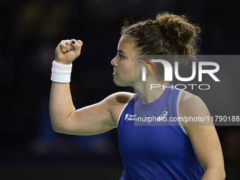 MALAGA, SPAIN - NOVEMBER 18: Jasmine Paolini of Team Italy in her singles match against Iga Swiatek of Team Poland in the Semi-Final tie bet...