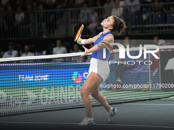 MALAGA, SPAIN - NOVEMBER 18: Jasmine Paolini of Team Italy in her singles match against Iga Swiatek of Team Poland in the Semi-Final tie bet...