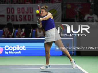 MALAGA, SPAIN - NOVEMBER 18: Jasmine Paolini of Team Italy in her singles match against Iga Swiatek of Team Poland in the Semi-Final tie bet...