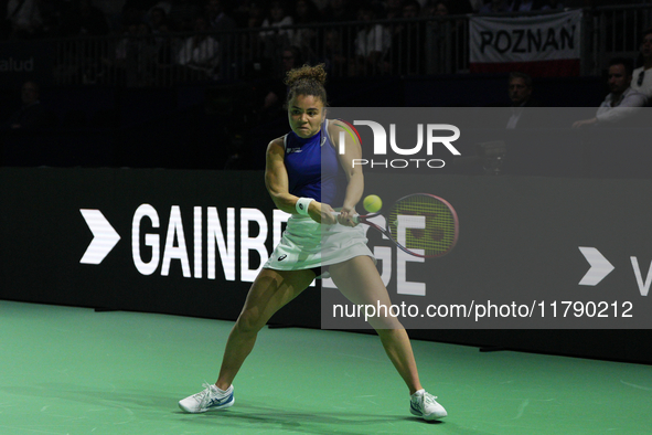 MALAGA, SPAIN - NOVEMBER 18: Jasmine Paolini of Team Italy in her singles match against Iga Swiatek of Team Poland in the Semi-Final tie bet...