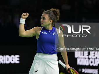 MALAGA, SPAIN - NOVEMBER 18: Jasmine Paolini of Team Italy in her singles match against Iga Swiatek of Team Poland in the Semi-Final tie bet...