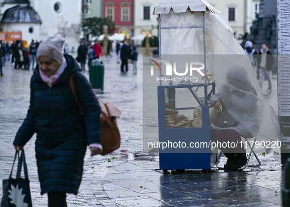 KRAKOW, POLAND - NOVEMBER 18:   
A vendor of traditional Krakow obwarzanki (a braided, ring-shaped bread boiled and sprinkled with salt, ses...