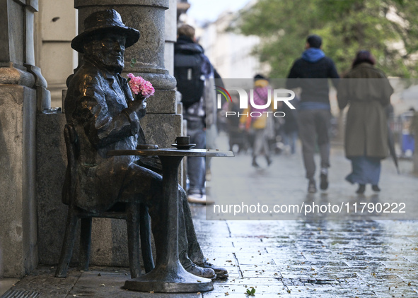 KRAKOW, POLAND - NOVEMBER 18:   
View of Piotr Skrzynecki's statue in Krakow's UNESCO-listed Market Square on a rainy and cold November afte...