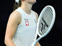 MALAGA, SPAIN - NOVEMBER 18: Iga Swiatek of Team Poland in her singles match against Jasmine Paolini of Team Italy in the Semi-Final tie bet...