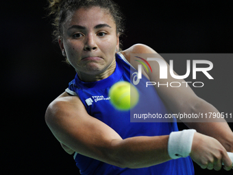 MALAGA, SPAIN - NOVEMBER 18: Jasmine Paolini of Team Italy in her singles match against Iga Swiatek of Team Poland in the Semi-Final tie bet...