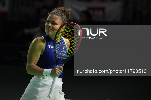 MALAGA, SPAIN - NOVEMBER 18: Jasmine Paolini of Team Italy in her singles match against Iga Swiatek of Team Poland in the Semi-Final tie bet...