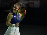 MALAGA, SPAIN - NOVEMBER 18: Jasmine Paolini of Team Italy in her singles match against Iga Swiatek of Team Poland in the Semi-Final tie bet...