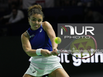 MALAGA, SPAIN - NOVEMBER 18: Jasmine Paolini of Team Italy in her singles match against Iga Swiatek of Team Poland in the Semi-Final tie bet...