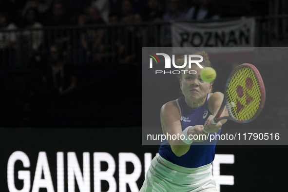 MALAGA, SPAIN - NOVEMBER 18: Jasmine Paolini of Team Italy in her singles match against Iga Swiatek of Team Poland in the Semi-Final tie bet...